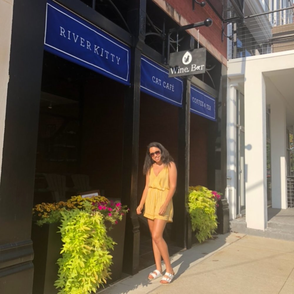 Meet your Posher, Liv!